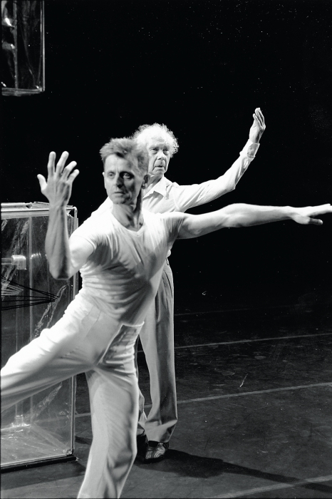 Мерс Каннингем и Михаил Барышников в балете Occasion Piece, 1999 год.