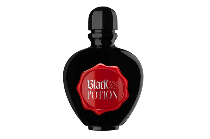 Black XS Potion, Paco Rabanne. За рок-н-ролл этой ночью в ответе отчаянная смесь абсента с ромом (для рискового парня) и зелье из «розы ведьм