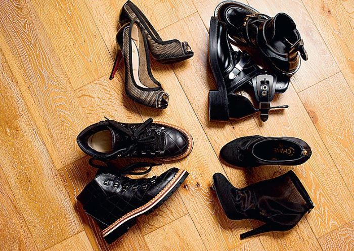 Туфли Christian Louboutin, ботинки и ботильоны Chanel, ботинки Balenciaga. Считаю, что обувь должна быть разной: ношу и туфли на шпильках, и грубые