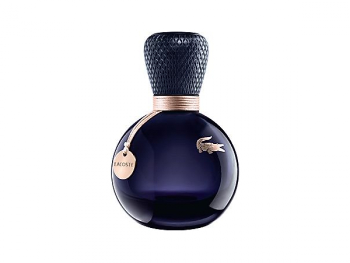 Eau de Lacoste Sensuelle от Lacoste. Во флаконе цвета сумерек запечатаны вечерний бриз с запахом черной смородины, живописная, как летний закат, роза