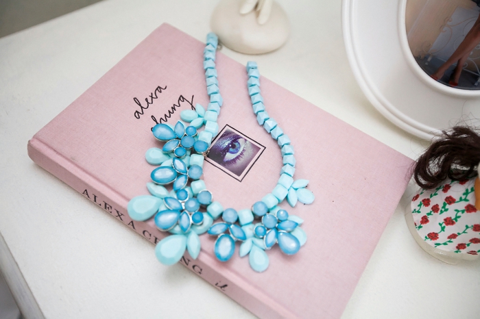 Книжка Алексы Чанг — подарок моей подруги Даши. Прочитав ее, можно не только подтянуть английский, но и узнать секреты лучших сэлфи.