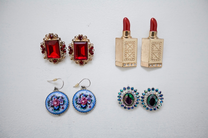 Серьги в виде помады — Asos, остальное винтаж.