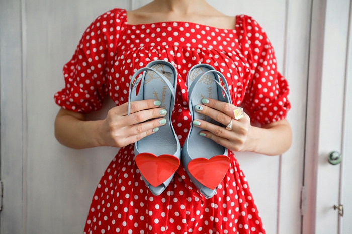 Туфли Melissa — подарок Матильды Шнуровой для меня и моей подруги Дуси. Поделить их мы до сих пор не можем, поэтому каждую неделю туфли переходят от