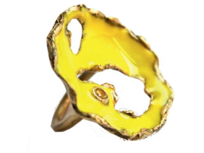 Проект Design'Rium собрал под одной крышей винтажные платья Mrs. Pomeranz и шляпы Lilia Fisher из Москвы, футуристические платья Marinich и Yana