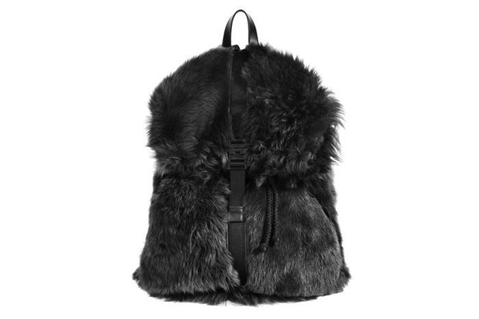 Emporio Armani, 35 920 рублей (Babochka Outle на Московском пр.)