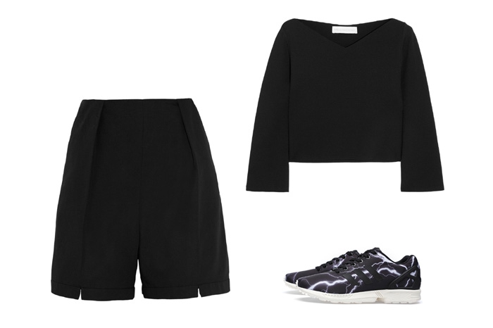 Топ Stella McCartney, 18 200 рублей; шорты Kenzo, кроссовки adidas