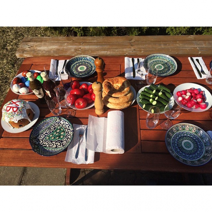 Праздничный стол Алены Ахмадуллиной