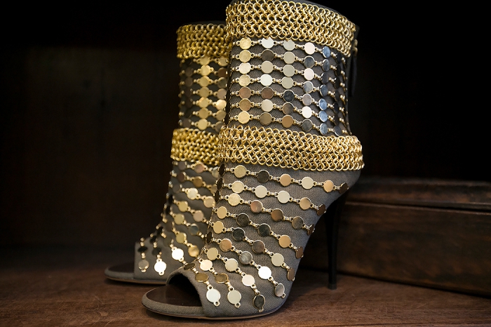 Ботильоны куплены в Италии в двух экземплярах — одни сразу же забрала себе, вторые продаются в бутике (и то, только потому, что размер не подходит).