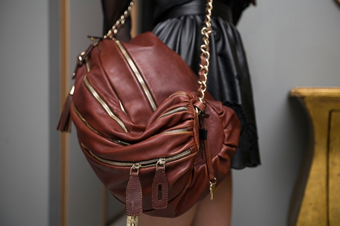 Самая удобная сумка Dolce & Gabbana — мой верный спутник во всех путешествиях. Она вместит в себя все что угодно — это обеспечат десятки отделений и