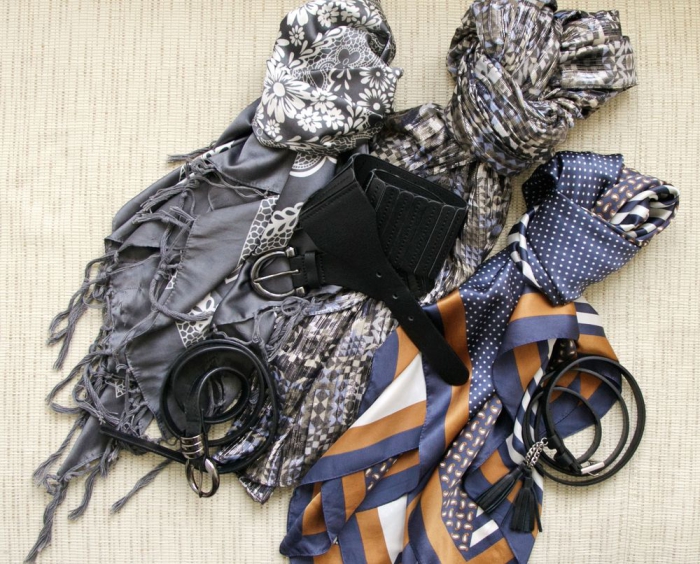 Еще одна часть коллекции аксессуаров и платков – большинство куплены спонтанно в путешествиях