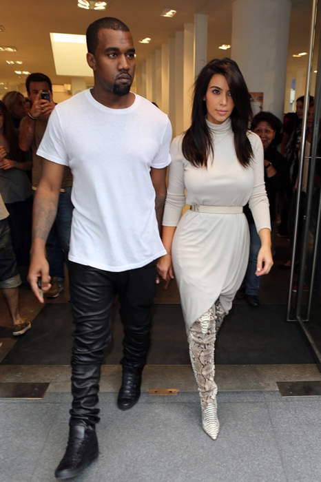 Канье Уэст и Ким Кардашьян Ким и Канье, которые привыкли делать свою личную жизнь достоянием общественности, зарегистрировали свой брак тайно. В