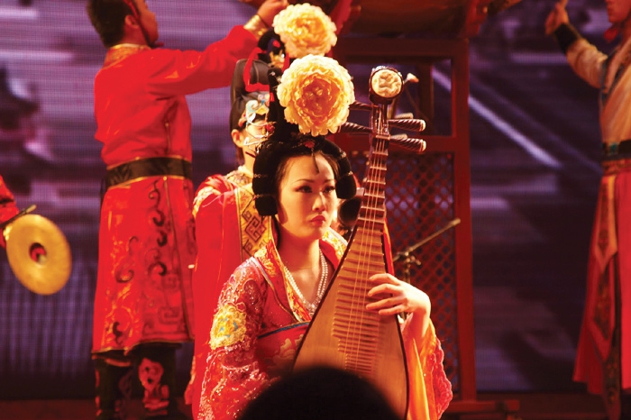 Театр династии Тан Величие китайской цивилизации в полной мере можно ощутить на представлении «Театра династии Тан». Их правление — «золотой век