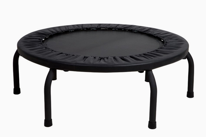 Аэробика на батуте Судя по темпам открытия в последний год фитнесцентров с батутами в столице, бум прыжков ожидает всю Россию в самое ближайшее время