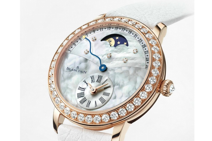 Quantieme Retrograde, Blancpain Вышел месяц из тумана и доступно объяснил, что часы с ретроградным календарем — не только мужская привилегия. Часовое
