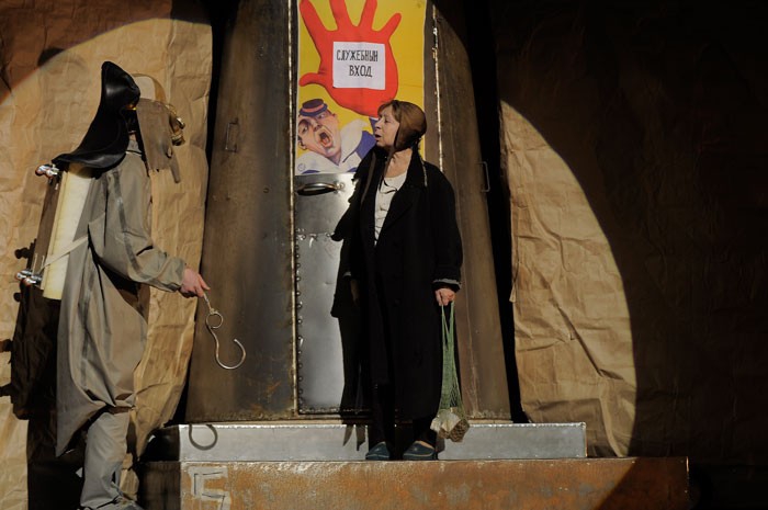 «Circo Ambulante» Еще один мощный ангажемент на сцене Театра Наций. Петербургский режиссер Андрей Могучий и его соавтор, один из создателей Русского