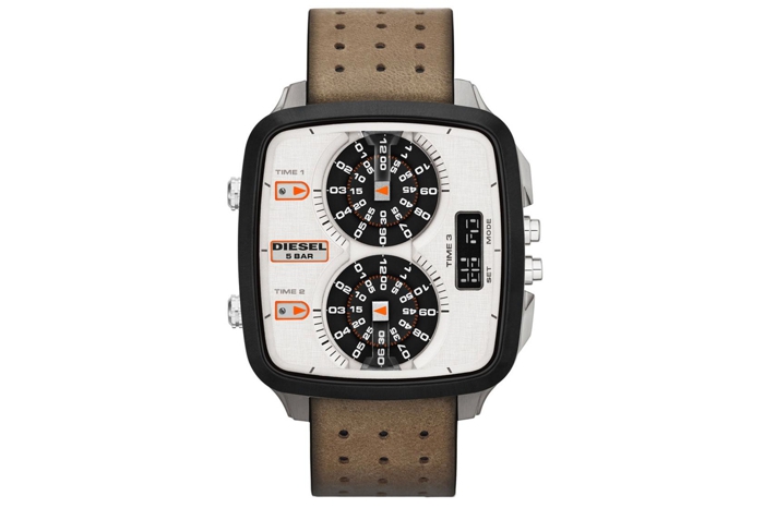 Hal, Diesel Табло часовых зон запущены кружится, как две юлы. Но на огромном, 56 и 46 миллиметров, циферблате нашлось место и для третьего, цифрового