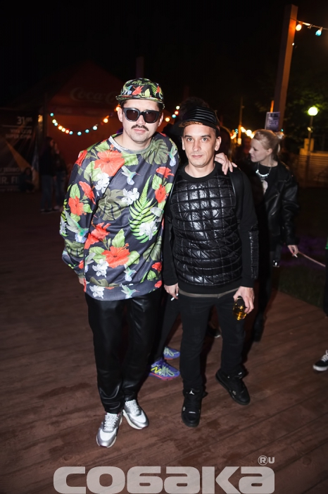 Федя Бумер на вечеринке Viva Club Последнюю колонку я писал почти месяц назад, а Федя Бумер с того времени даже домой не заезжал переодеться. Вот это