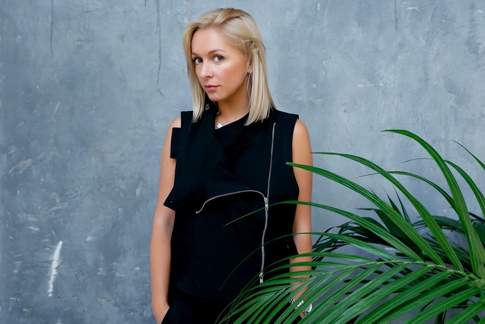 Купленный в Берлине жилет Ann Demeulemeester — суперуниверсальная вещь. Можно носить почти со всем: с брюками, леггинсами, платьями.