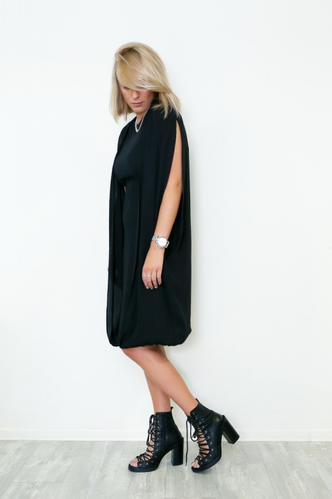 Платье Maison Martin Margiela и туфли Ann Demeulemeester — идеальный дуэт двух любимых бельгийских марок