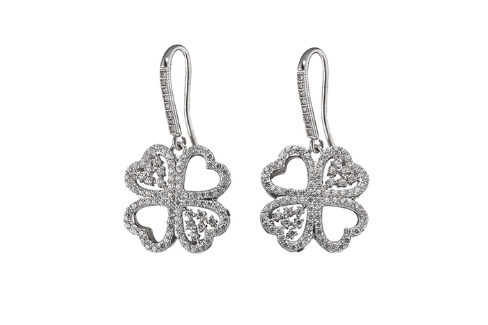 Eternity Oxette Серьги-четырехлистники сложены из маленьких сердец и покрыты натуральными цирконами в технике микропаве.