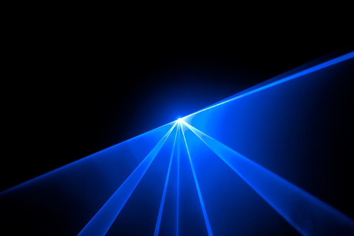 Вместо химического пилинга Фенол токсичен и в малых дозах, поэтому заставляет после контакта скрывать я от солнечных лучей целый месяц, — даже