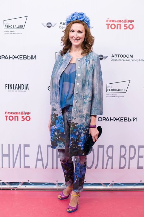 Хотя, судя по всему, конкуренция на роль жены священника была нешуточной.