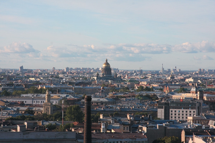 С верхних этажей открываются замечательные виды на центр Петербурга и на главную магистраль этой части города — Московский проспект