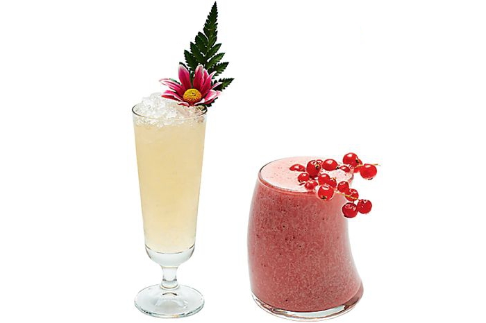 В карте бара – более 60 коктейлей, каждый - со своей оригинальной подачей. Постоянно действуют новые спецпредложения от команды барменов.