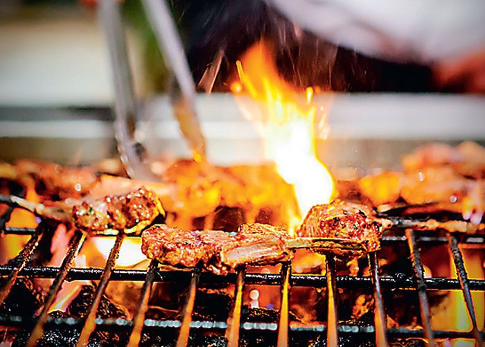 Традиционная летняя еда – блюда, приготовленные на гриле. Мясо, птица и овощи по авторским рецептам удивят любого.