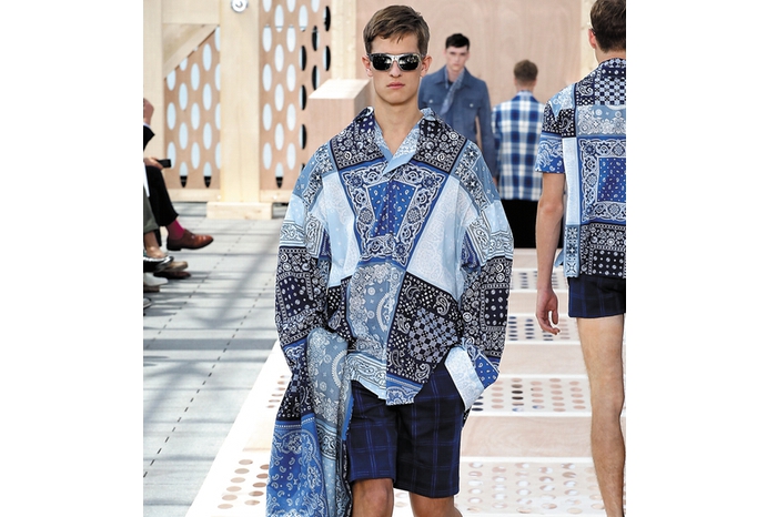 Louis Vuitton вывернул наизнанку понятие «порвать на лоскуты», стилизовав цельную ткань под полотнище в технике пэчворк