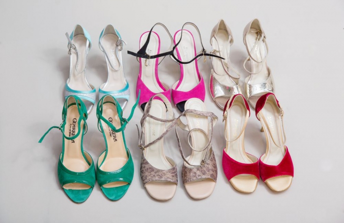 Туфли для аргентинского танго, пять пар марки Turquoise, одна пара – Guarrera. Кстати, туфли для танго – еще один объект коллекционирования. Обуви