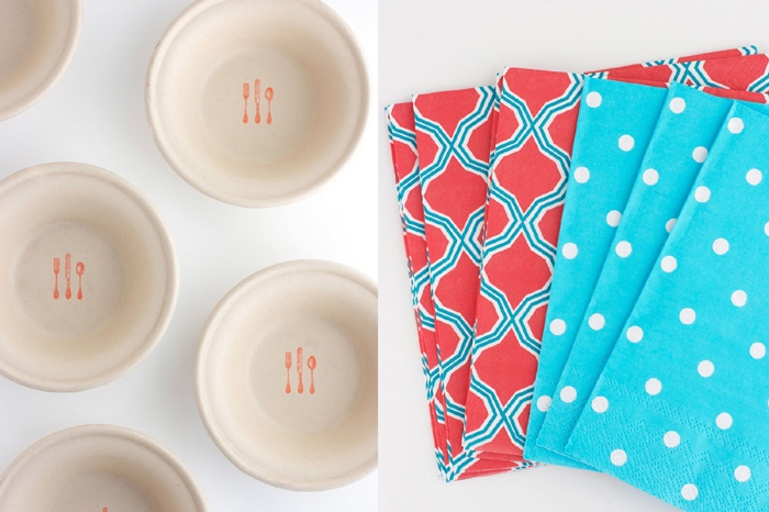 Какие гаджеты нужны Запаситесь тонкими перчатками из латекса: мыть руки будет негде. Возьмите пару рулонов пищевой пленки, после пикника плотно