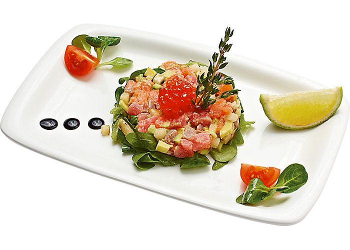 Тартар из малинового тунца, слабосоленой семги и гребешка
