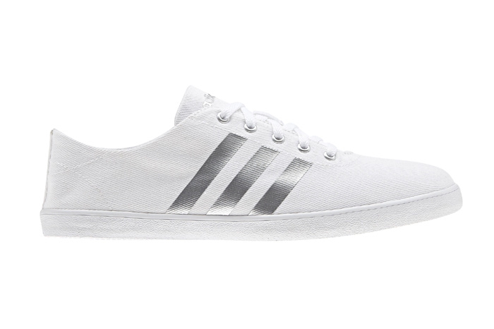 adidas, 2 990 рублей (adidas)