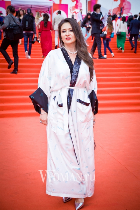 Елена Темиргалиева (в Walk of Shame)