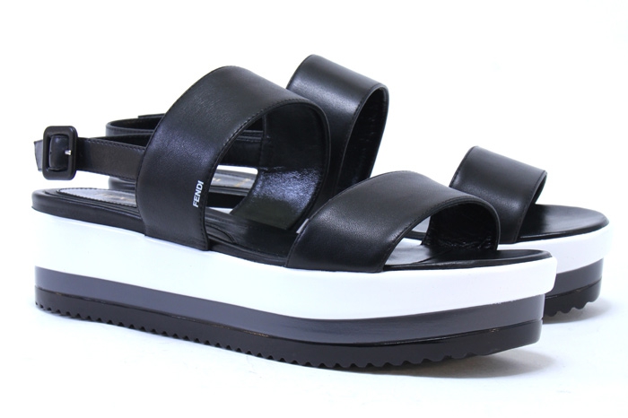 Сандалии Fendi, 16 605 рублей (Fendi)