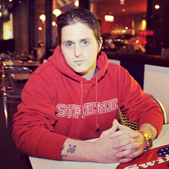 Кэмерон Дуглас Отец: актер Майкл Дуглас 34-летний Кэмерон Дуглас, сын актера Майкла Дугласа от первого брака, в 2010 году был приговорен к заключению