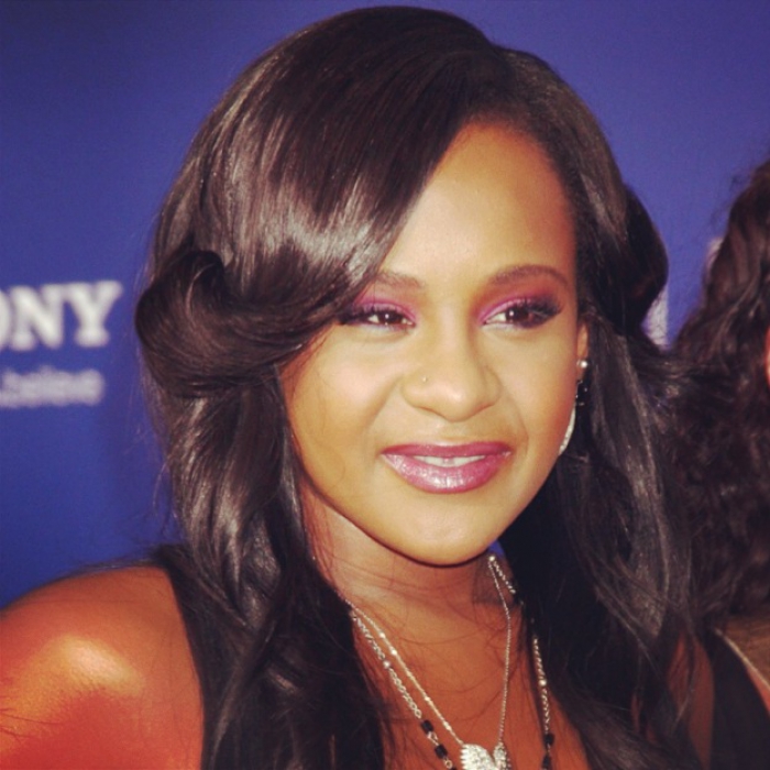 Бобби Кристина Хьюстон-Браун Мать: певица Уитни Хьюстон Дочь любимой всеми певицы Уитни Хьюстон, ушедшей из жизни несколько лет назад, папарацци не