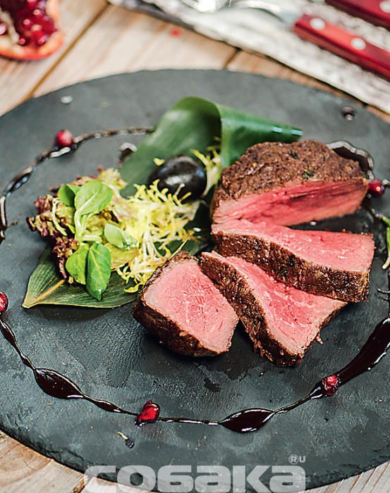 Стейк из телячьей вырезки с гранатовым соусом