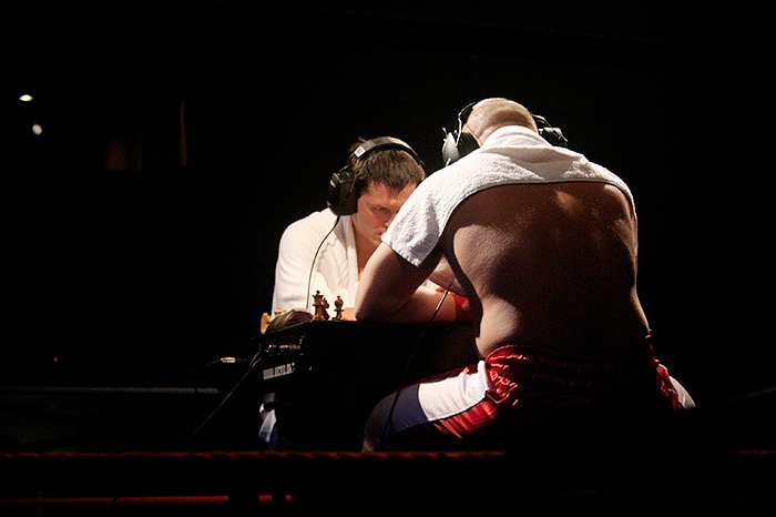 Шахбокс Сила есть — ума не надо. Эти слова никак нельзя соотнести с таким видом спорта, как шахбокс. Для достижения успеха в этой смеси бокса и шахмат