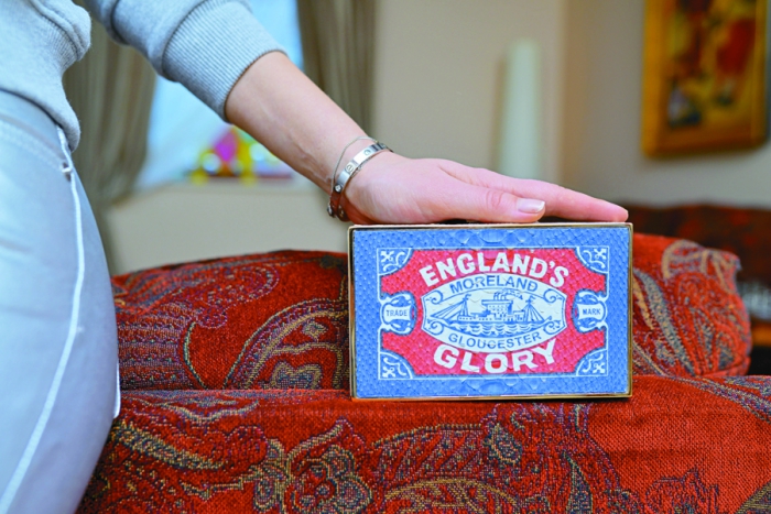 Клатч Charlotte Olympia в виде шкатулки