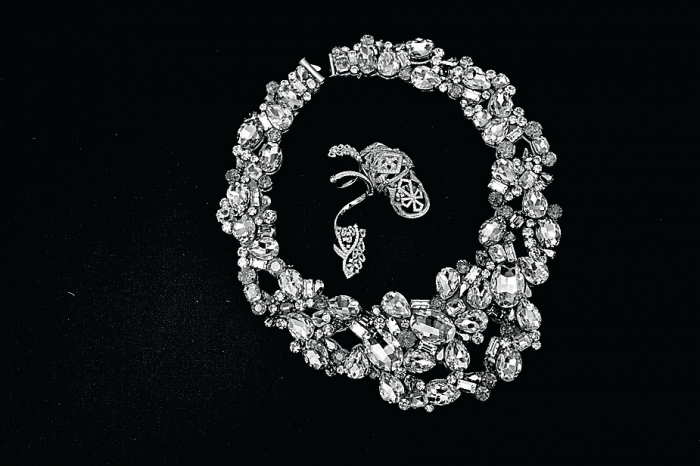 Ожерелье Jenny Packham и кольцо Loree Rodkin