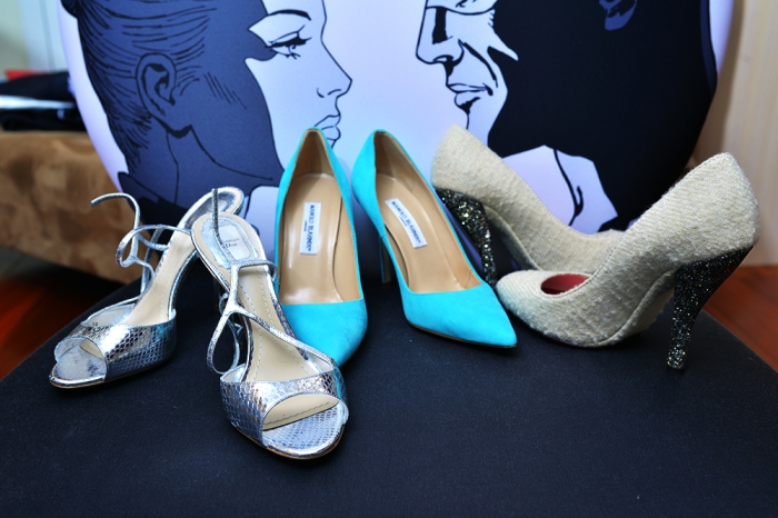 Босоножки Dior из серебристой кожи под питона с зеркальным эффектом, небесно-голубые туфли Manolo Blahnik, лодочки Bottega Veneta с каблуком, покрытым