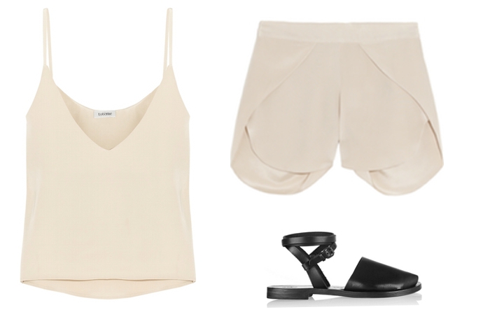 Шорты Toteme, 10 600 рублей; майка Toteme, сандалии Alvaro