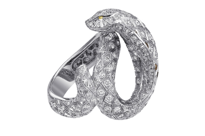 Naturellement, Cartier Иллюстрировать бестиарий ювелирам помогал ландшафтный дизайнерКристоф Понсо, не раз трудившийся бок о бок с полозами и