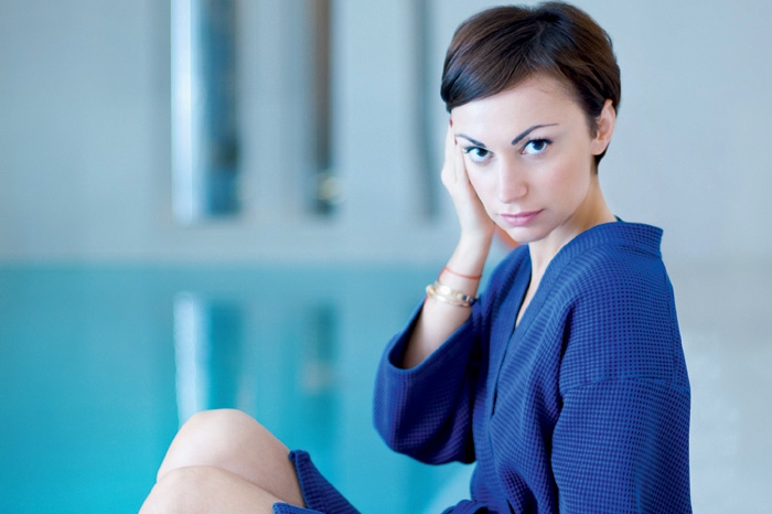 Карибский круиз в Bliss spa Этот светлый спа не похож на другие. Тут не говорят шепотом и вместо травяных настоев приносят в комнату отдыха щедрый