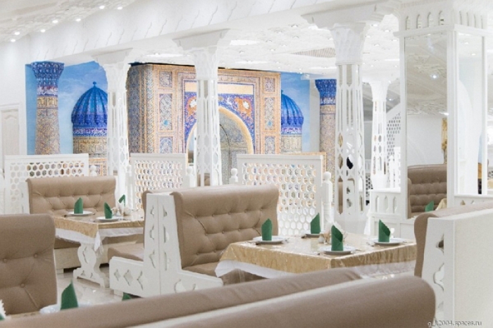 «Регистан» Завлекая посетителей причудливым входом в виде заварочного чайника, халяль-кафе предлагает прикоснуться к атмосфере таинственной Азии