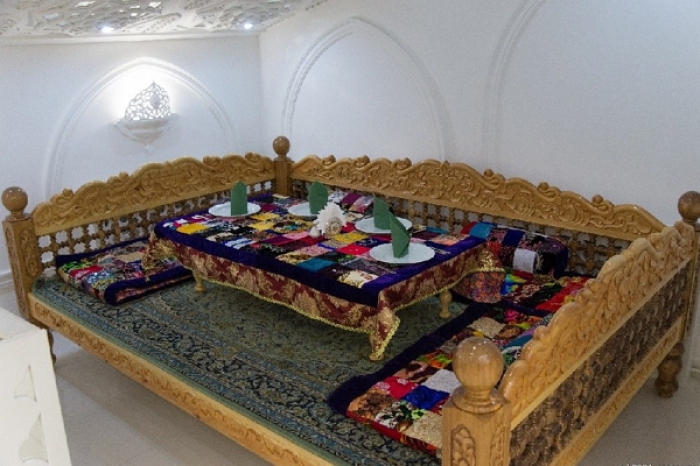 «Регистан» Завлекая посетителей причудливым входом в виде заварочного чайника, халяль-кафе предлагает прикоснуться к атмосфере таинственной Азии