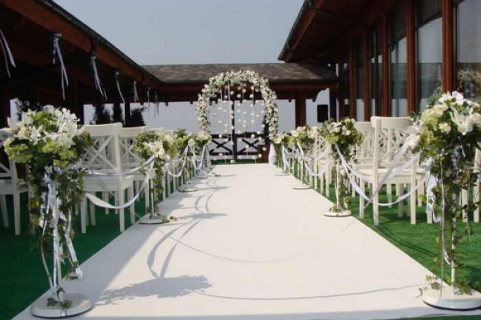 «Сакура» Этот зал торжеств с первого взгляда пленяет сердца посетителей своей просторностью и роскошным внутренним оформлением. Сотни светящихся над