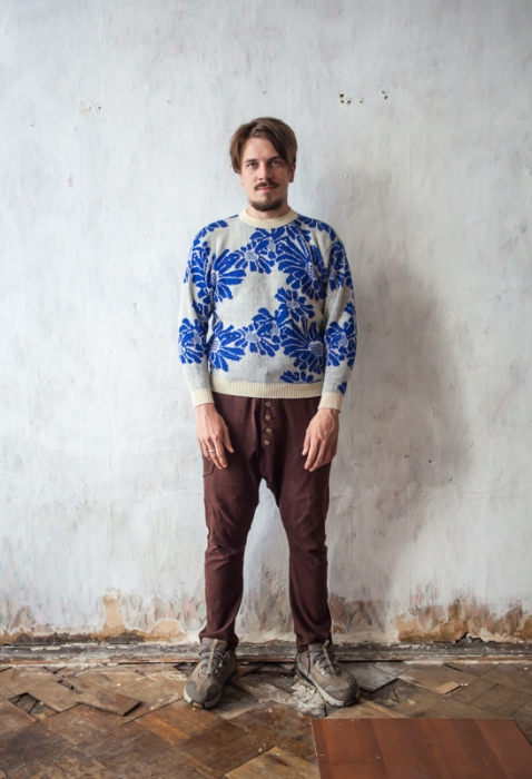 Штаны купил у тетки из соседнего дома, которая продает индийские шмотки.